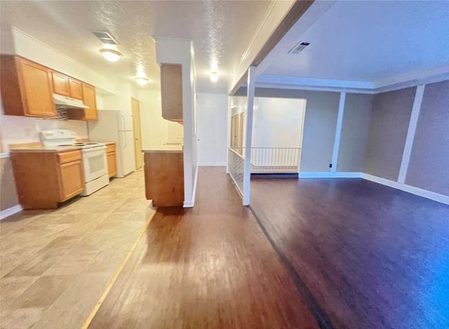 2765 Meadow Gate Ln, Home with 3 bedrooms, 2 bathrooms and null parking in Dallas TX | Image 6
