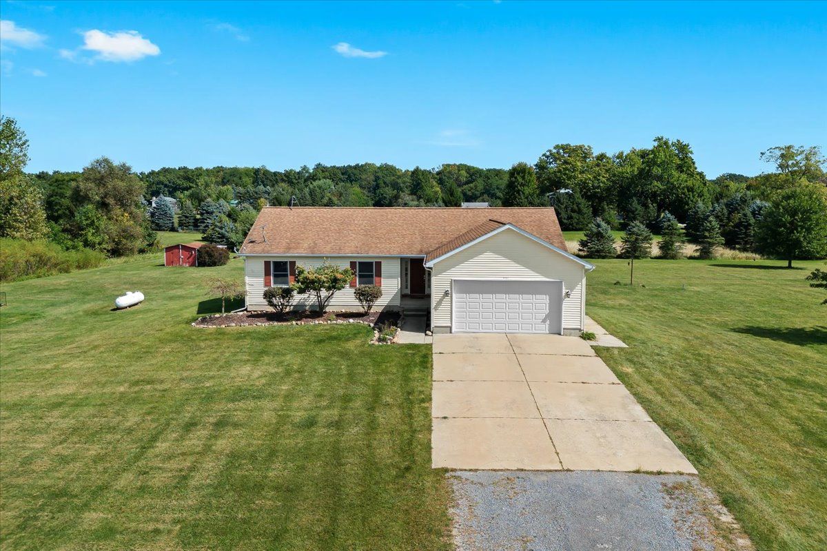 Weatherby Rd, Stockbridge, MI 49285
