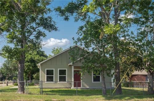 401 E Empresario St, Refugio, TX, 78377-3114 | Card Image
