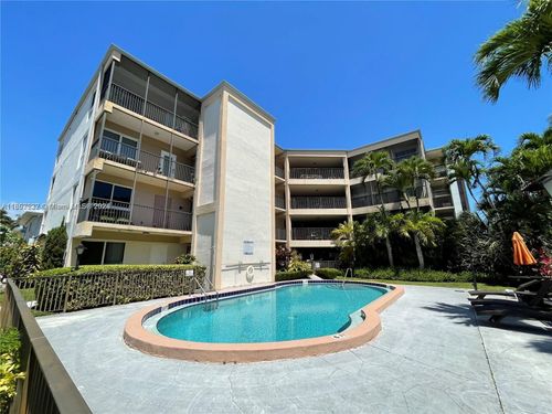 203-2420 Diana Dr, Hallandale Beach, FL, 33009 | Card Image