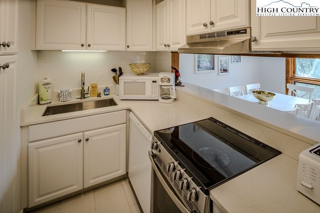 UNIT-10 - 1499 Sugar Mountain Dr, Condo with 3 bedrooms, 3 bathrooms and null parking in Sugar Mountain NC | Image 7