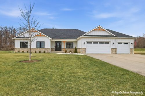 2903 Pioneer Oaks Dr, Ringwood, IL, 60072-9200 | Card Image