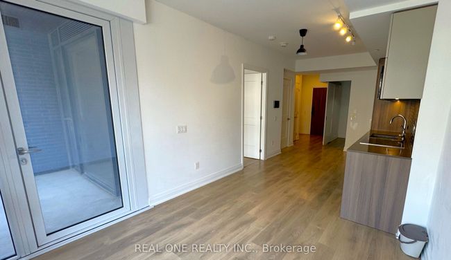 215 - 21 Park St E, Condo with 2 bedrooms, 2 bathrooms and null parking in Mississauga ON | Image 17