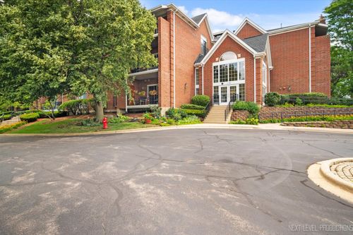 15-15 Hunt Club Dr, St. Charles, IL, 60174-4701 | Card Image