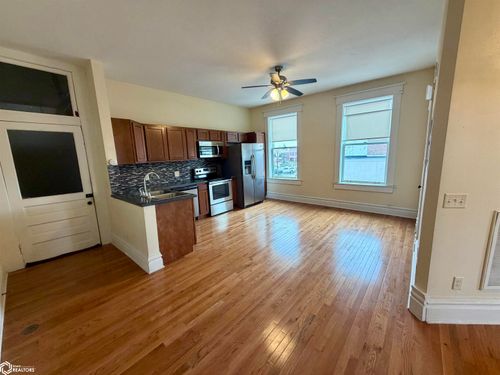 901 Main St, Grinnell, IA, 50112-2049 | Card Image