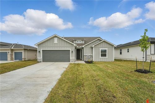 1802 Nw 104th Ter, Kansas City, MO, 64155-7725 | Card Image