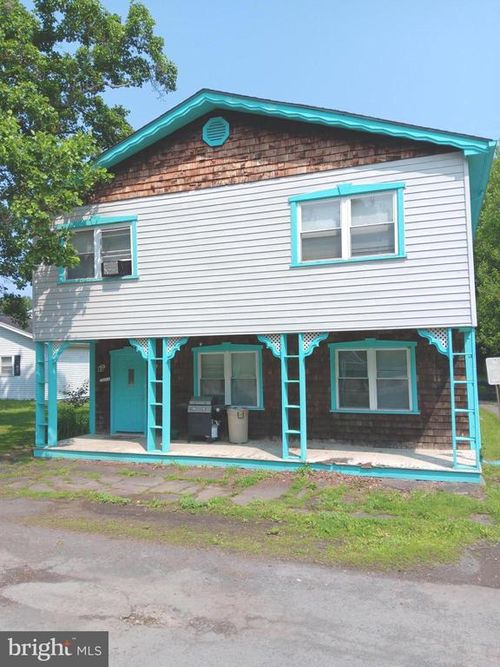 30 N Front St, DUNCANNON, PA, 17020-9207 | Card Image