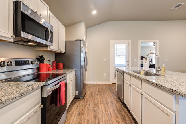 404 E 31 St St, House other with 3 bedrooms, 2 bathrooms and null parking in Wolfforth TX | Image 11