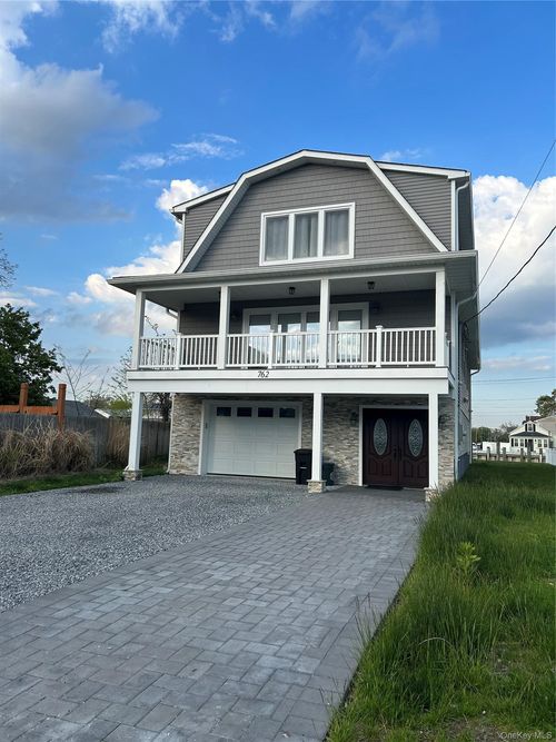 762 Pecan Street, Babylon, NY, 11757 | Card Image