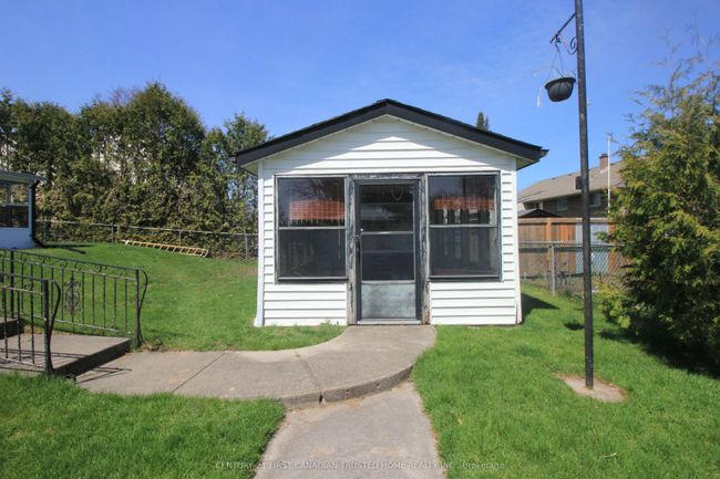 2294 Gore St, House other with 4 bedrooms, 2 bathrooms and 4 parking in Mount Brydges ON | Image 39