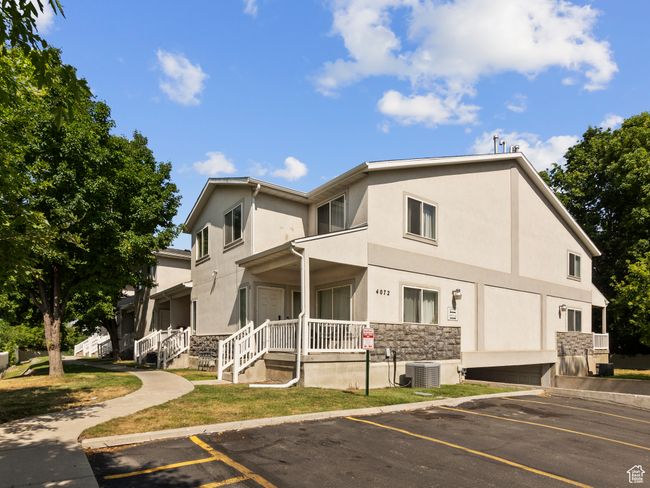 View of building exterior with uncovered parking | Image 25