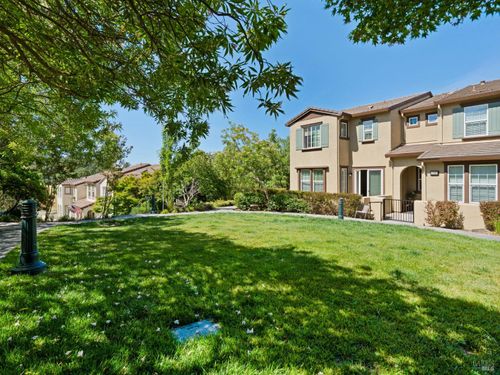 2342 Bell Flower Ln, Santa Rosa, CA, 95404-6190 | Card Image