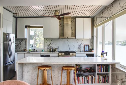 apt-49-4710 Pine Tree Dr, Miami Beach, FL, 33140-3178 | Card Image