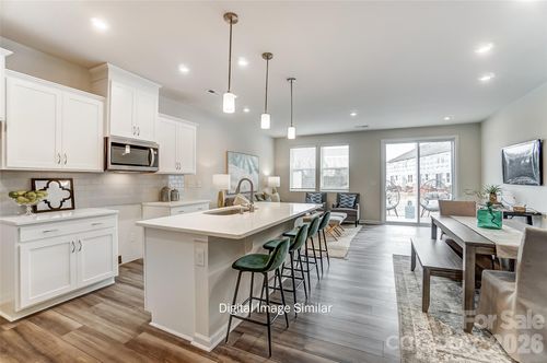 7531 Hodges Meadow Ln, Charlotte, NC, 28213-5239 | Card Image