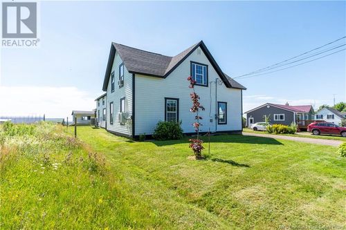 329 Main St, Sackville, NB, E4L3H2 | Card Image