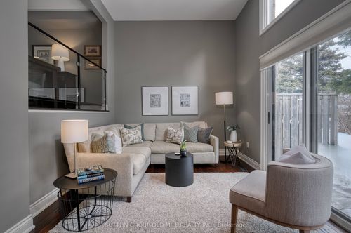 1-4 Bradbrook Rd, Etobicoke, ON, M8Z5V3 | Card Image