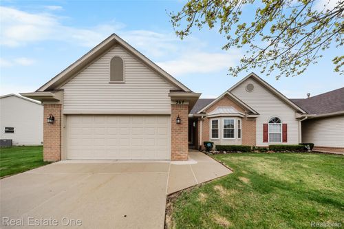 367 N Oak Dr, Commerce Township, MI, 48390-3265 | Card Image