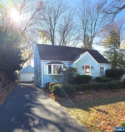 326 E Glen Ave, Ridgewood, NJ, 07450-1737 | Card Image