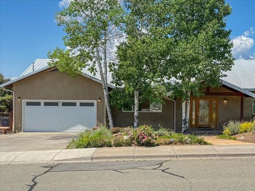 33 Grand Canyon Dr, White Rock, NM, 87547-3420 | Card Image