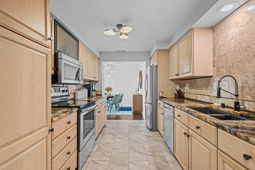 2525 S Shore Dr, Milwaukee, WI, 53207-1973 | Card Image