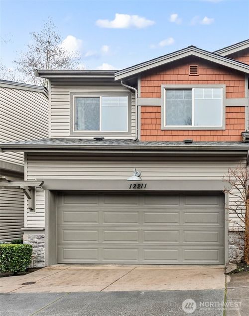 c2-12211 Ne 103rd Ln, Kirkland, WA, 98033-8845 | Card Image