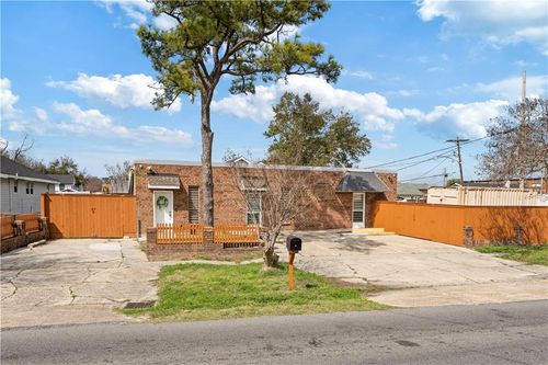 1701 8th St, Harvey, LA, 70058-4303 | Card Image