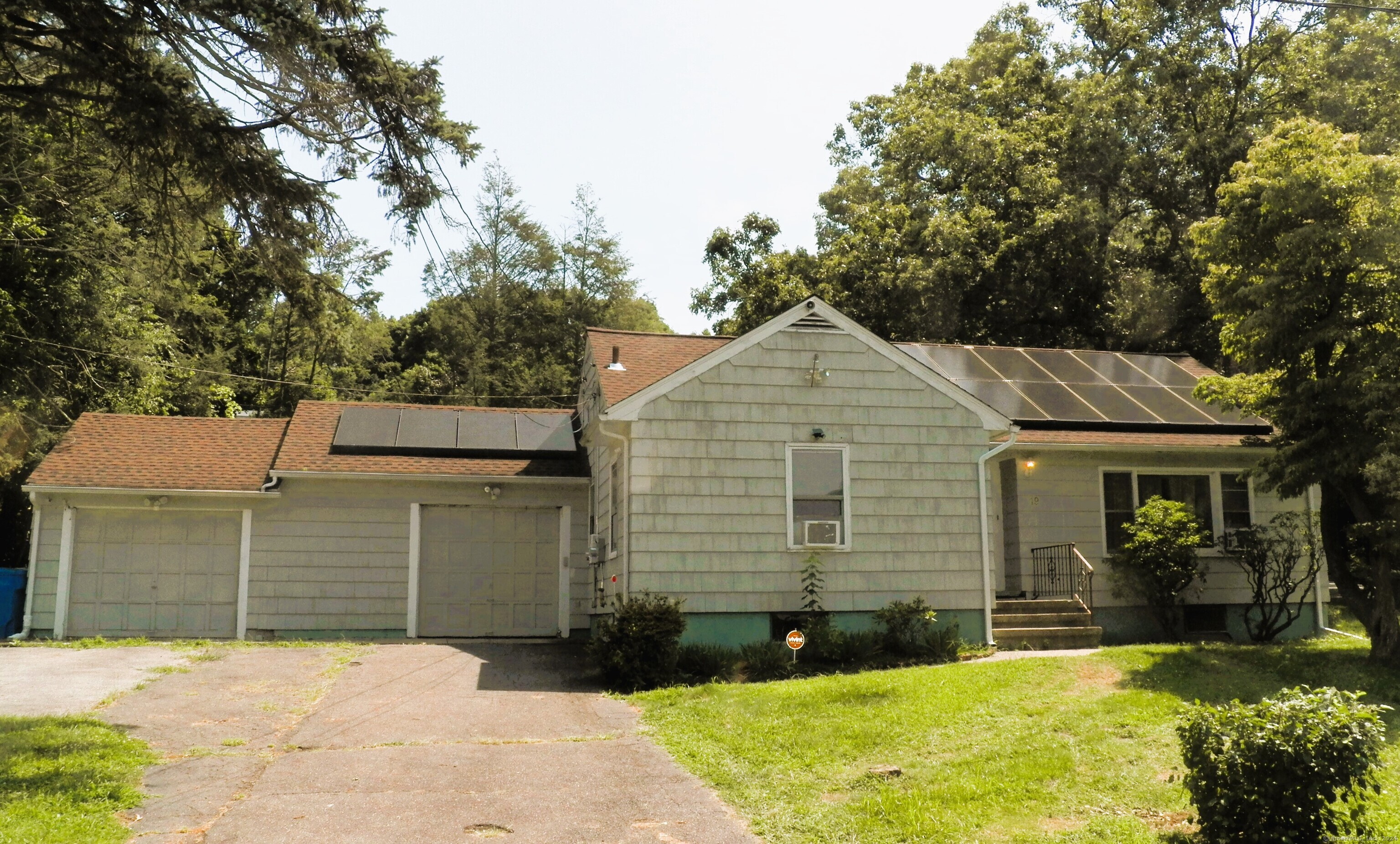 Lenox St, Waterbury, CT 06704