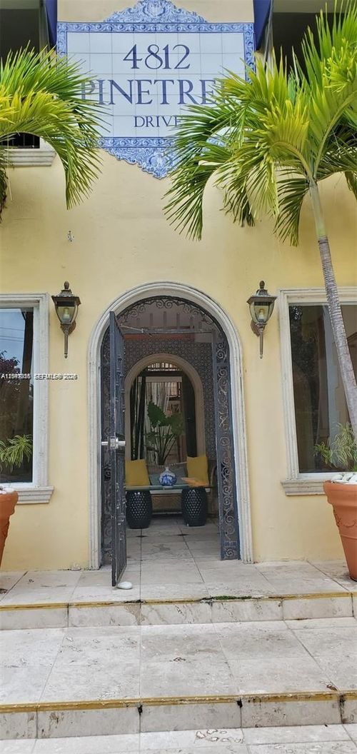 201-4812 Pine Tree Dr, Miami Beach, FL, 33140-3168 | Card Image