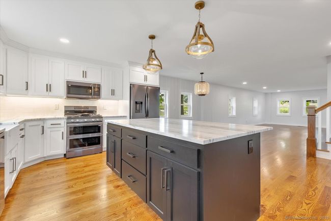 183 Bailey St, House other with 3 bedrooms, 3 bathrooms and 8 parking in Glastonbury CT | Image 9