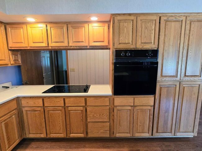Stove top and built in wall oven | Image 15