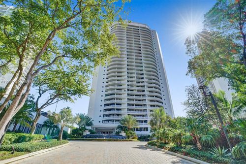 1902-3000 Island Boulevard, Aventura, FL, 33160 | Card Image