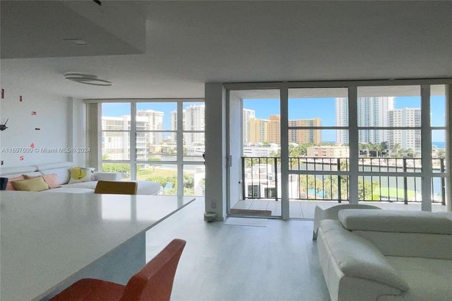 APT-708 - 800 Parkview Dr, Condo with 1 bedrooms, 2 bathrooms and null parking in Hallandale Beach FL | Image 10