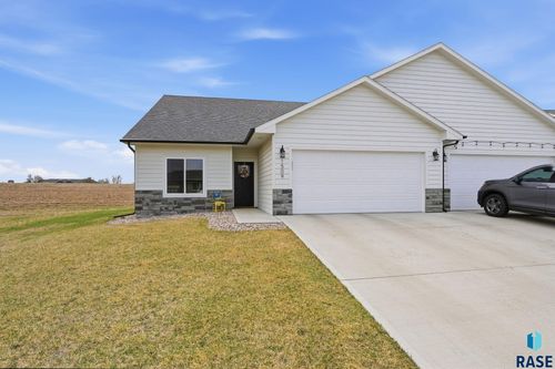 1509 S Ebenezer Ave, Sioux Falls, SD, 57106-5885 | Card Image
