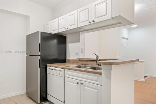 apt-2301-17150 N Bay Rd, Sunny Isles Beach, FL, 33160-3425 | Card Image