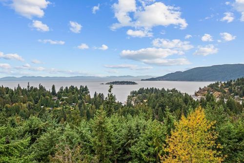 5532 Westhaven Rd, West Vancouver, BC, V7W3E9 | Card Image