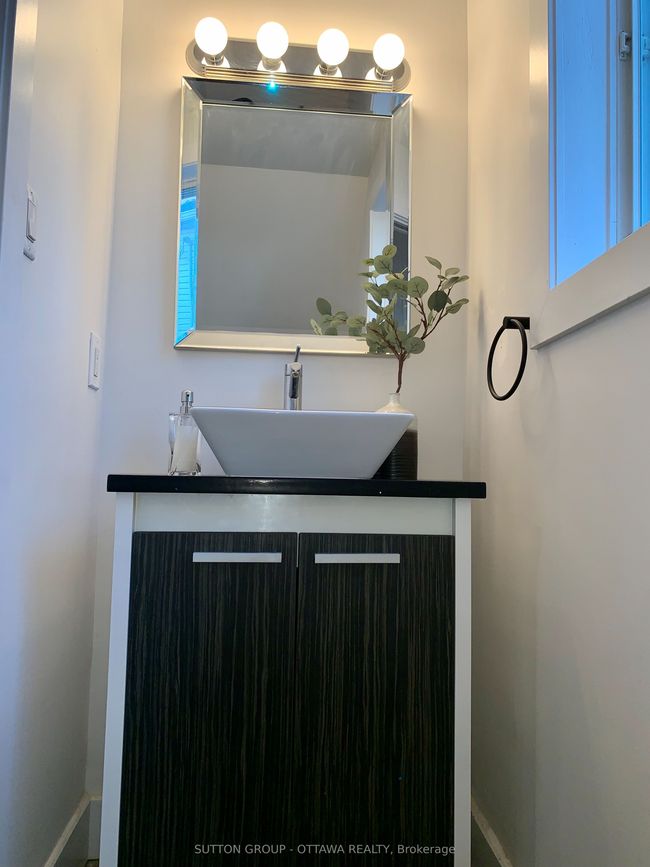 323 Montfort St, Home with 2 bedrooms, 3 bathrooms and 3 parking in Vanier ON | Image 11