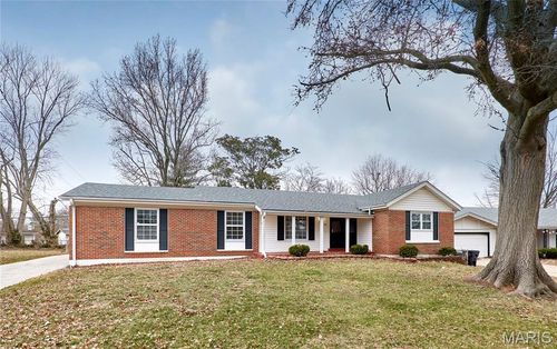 1 Club Grounds North Dr, Florissant, MO, 63033-4110 | Card Image