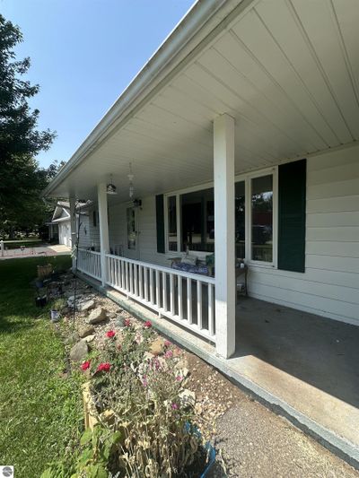 128 W Summit Street, House other with 3 bedrooms, 1 bathrooms and null parking in Breckenridge MI | Image 3