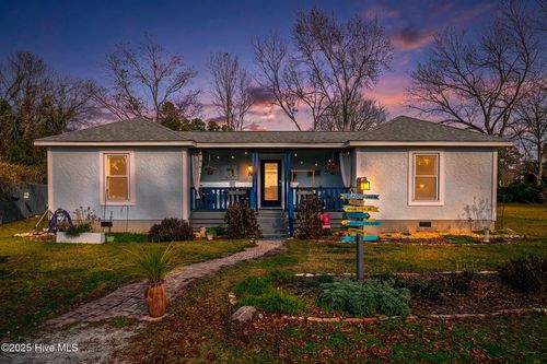 608 Church St, Oriental, NC, 28571-9271 | Card Image