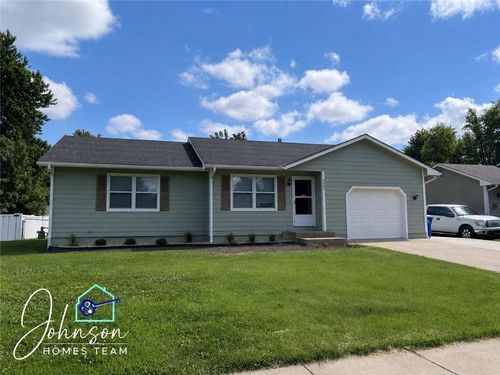 227 E Colleen Dr, Gardner, KS, 66030-1279 | Card Image