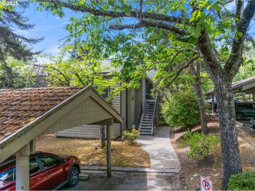 40 Crestfield Ct, LakeOswego, OR, 97035 | Card Image