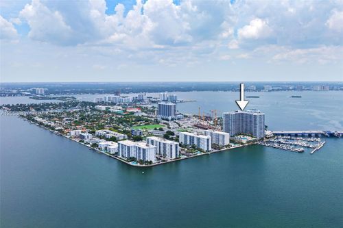 2124-7601 E Treasure Dr, North Bay Village, FL, 33141-4391 | Card Image