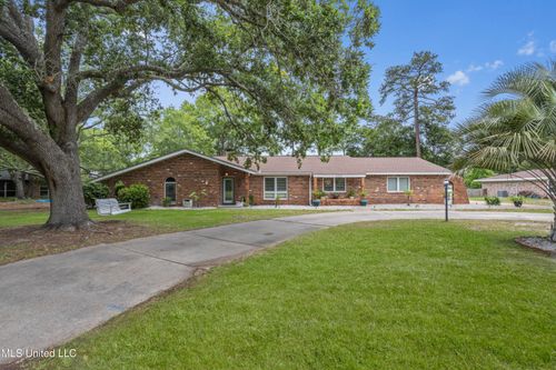222 Glen Eagles Dr, Ocean Springs, MS, 39564-9041 | Card Image