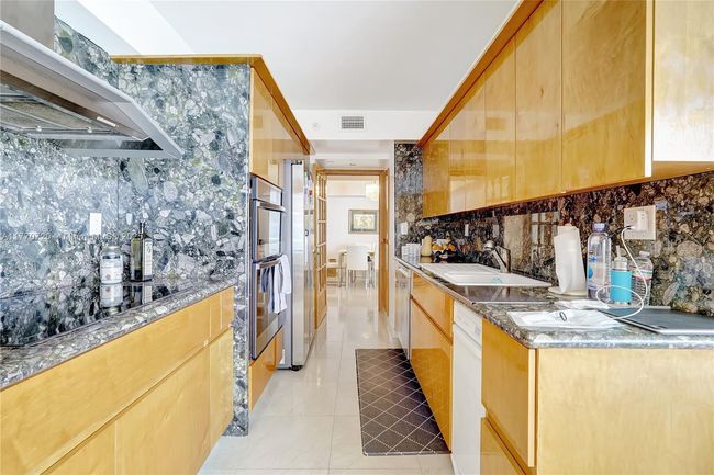 APT-1412 - 16425 Collins Ave, Condo with 2 bedrooms, 2 bathrooms and null parking in Sunny Isles Beach FL | Image 32
