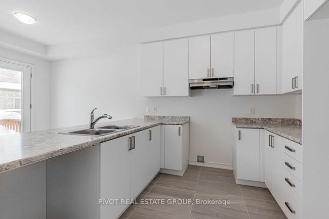 19 Daffodil Rd, House attached with 3 bedrooms, 3 bathrooms and 1 parking in Minesing ON | Image 18