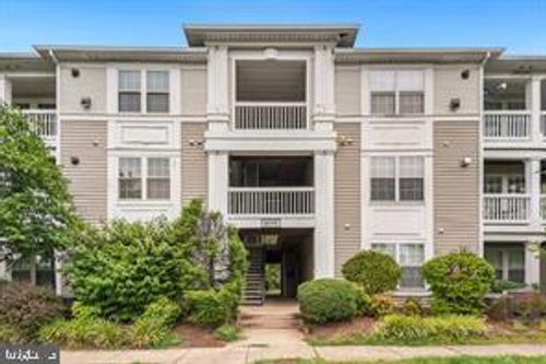 apt-204-8095 Lacy Dr, MANASSAS, VA, 20109-7797 | Card Image