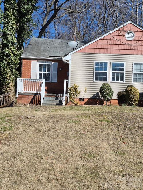 5117 Valley Stream Rd, Charlotte, NC, 28209-3555 | Card Image