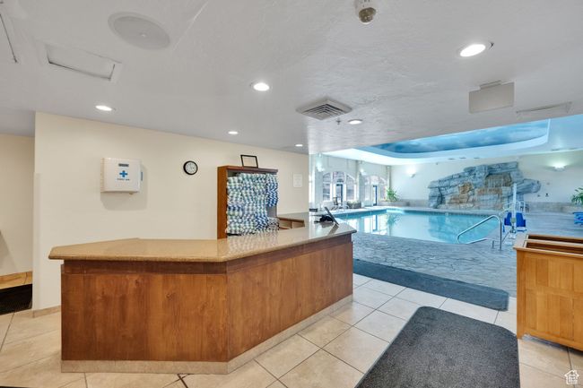 Reception with visible vents | Image 32