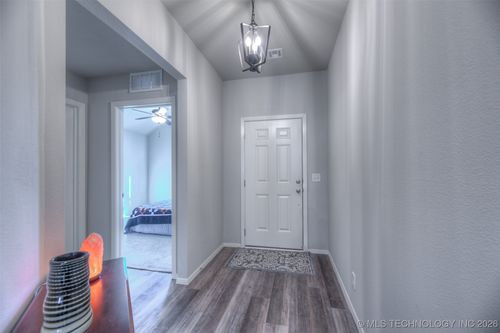 13816 S Iroquois Ave E, Glenpool, OK, 74033-3328 | Card Image