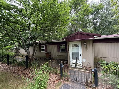 1622 Reese Harmon Ridge Rd, Rock, WV, 24747-9294 | Card Image